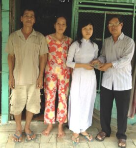 Từ nhiều năm qua, ông Bé được người dân gọi với cái tên thân mật là “ông Ba Khuyến học”.